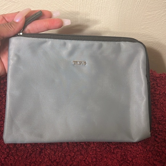 TUMI Bundle of 2 (1st Class Amenity Bags) Gray & Purple - Picture 2 of 13